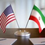 Waxaa sii xoogeysanaya dadaallada lagu doonayo in heshiis laga gaaro xiisadda u dhexeysa 🇺🇸 Mareykanka iyo 🇮🇷 Iran, iyadoo warar badan oo caalami ah ay sheegayaan in wada-hadalladu marayaan marxalad xasaasi ah. Madaxweynaha Mareykanka Donald Trump ayaa sheegay in heshiis lagu soo afjarayo colaadda iyo xiisadda gobolka uu “aad ugu dhow yahay,” inkastoo dhinaca Iran aysan weli si rasmi ah u xaqiijin heshiiskaas. Xiisaddan ayaa si weyn u saameysay suuqyada caalamka, iyadoo qiimaha shidaalka hoos u dhacay kadib rajo laga muujiyay in xal diblomaasiyadeed la gaaro. Suuqyada saamiyada Aasiya ayaa sidoo kale kor u kacay iyadoo maalgashadayaashu ay filayaan in xasillooni laga helo gobolka Bariga Dhexe.