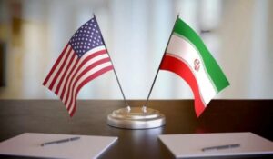 Waxaa sii xoogeysanaya dadaallada lagu doonayo in heshiis laga gaaro xiisadda u dhexeysa 🇺🇸 Mareykanka iyo 🇮🇷 Iran, iyadoo warar badan oo caalami ah ay sheegayaan in wada-hadalladu marayaan marxalad xasaasi ah. Madaxweynaha Mareykanka Donald Trump ayaa sheegay in heshiis lagu soo afjarayo colaadda iyo xiisadda gobolka uu “aad ugu dhow yahay,” inkastoo dhinaca Iran aysan weli si rasmi ah u xaqiijin heshiiskaas. Xiisaddan ayaa si weyn u saameysay suuqyada caalamka, iyadoo qiimaha shidaalka hoos u dhacay kadib rajo laga muujiyay in xal diblomaasiyadeed la gaaro. Suuqyada saamiyada Aasiya ayaa sidoo kale kor u kacay iyadoo maalgashadayaashu ay filayaan in xasillooni laga helo gobolka Bariga Dhexe. 