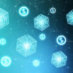 Ganacsade eegaya suuqa Crypto oo leh jaantusyo iyo xog maaliyadeed.